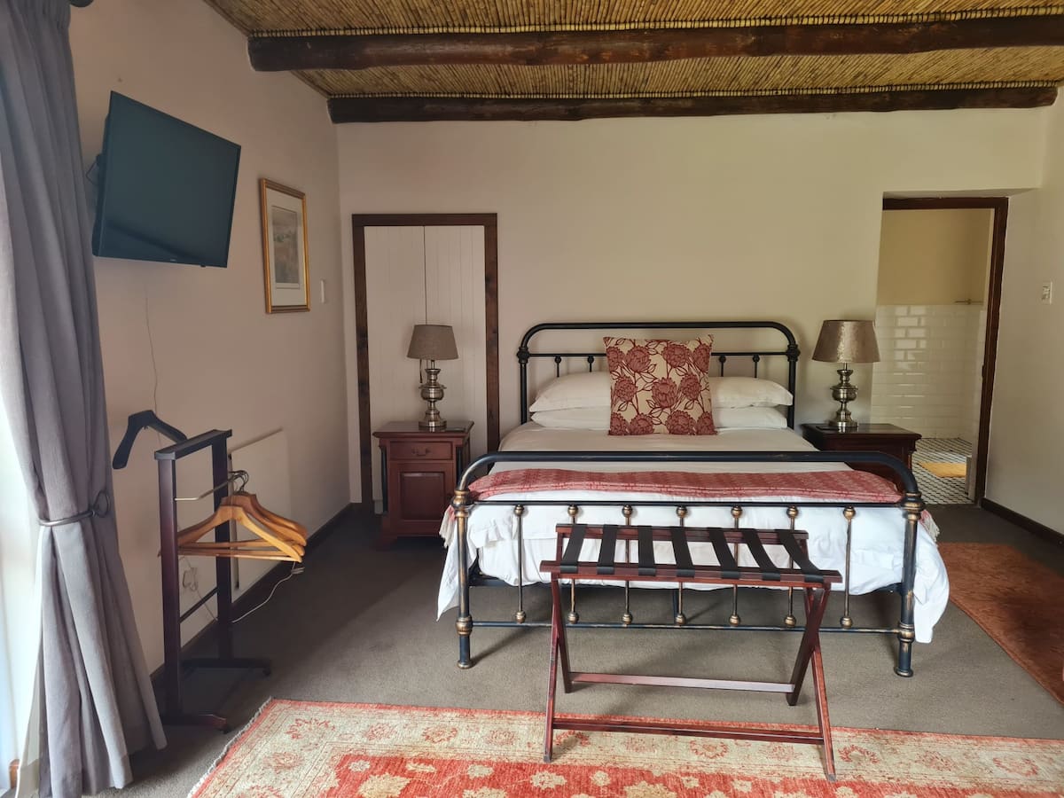 Queen bedroom at Eden Annex